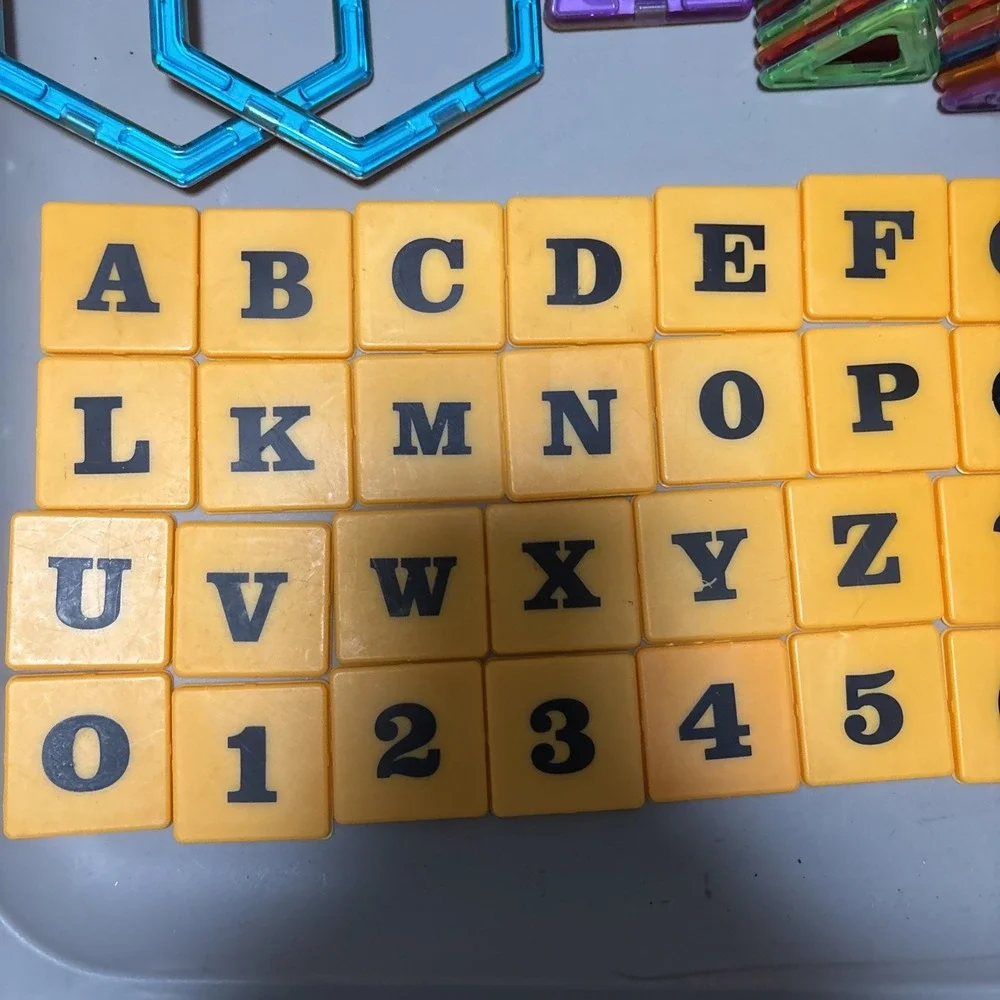 Magformers Lot Of 75 Magnetic tiles, Building toys Magbuilder + Alphabet/Numbers